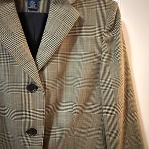 Cream and Black striped Blazer Classic Suit Jacket. 100% wool. Size 8P